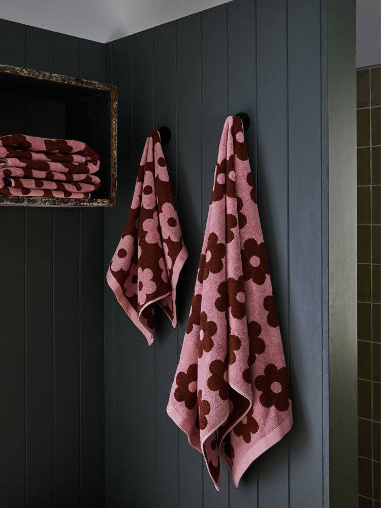Winter Flowerbed Bath Towel