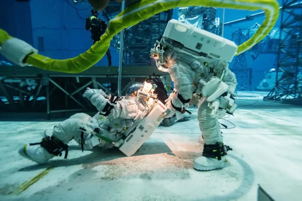 Axiom Space Develops New Spacesuits for NASA's Moon Missions