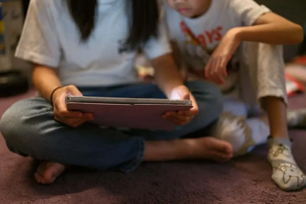 UK's Proposed Social Media Ban for Minors Sparks Privacy Concerns