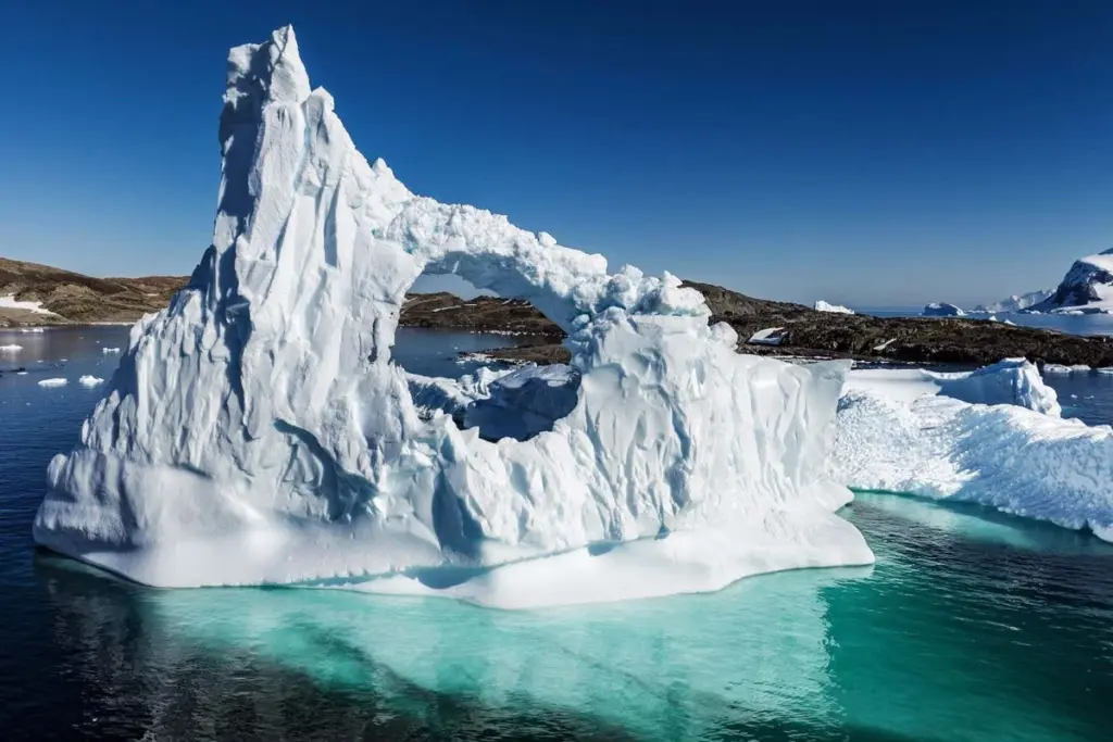 Antarctic Sea Ice Decline: Wind-Driven Upwelling Fuels Deep Ocean Warming's Impact
