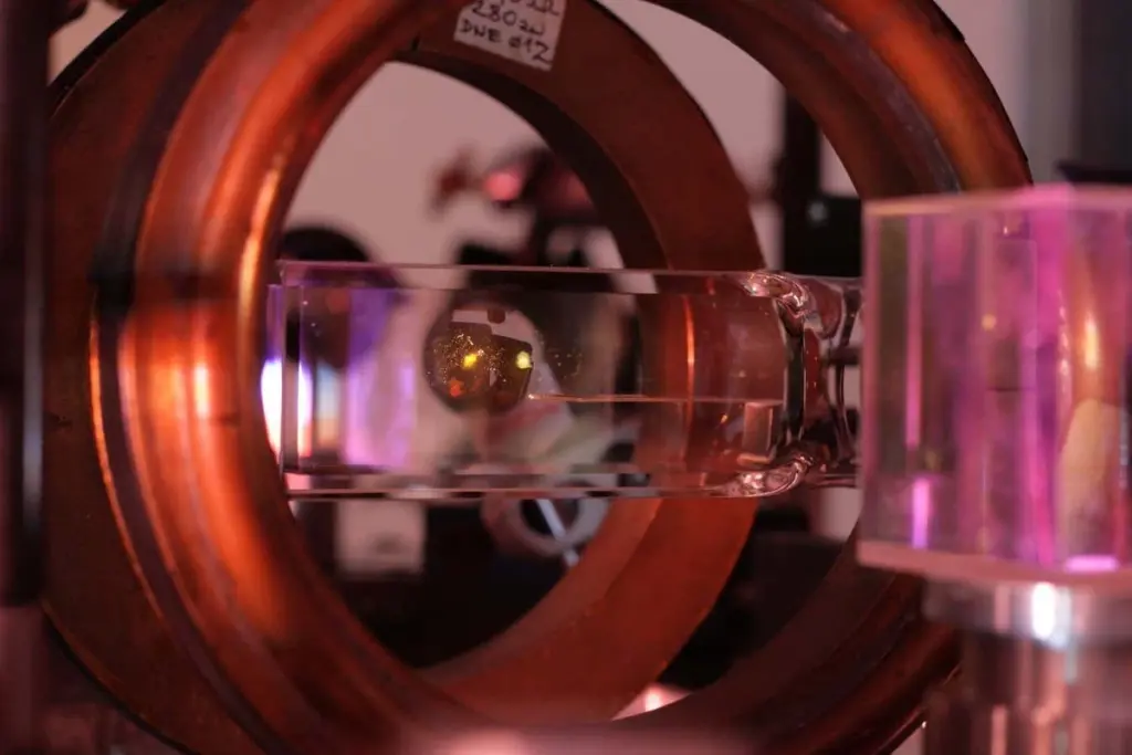Quantum Device Offers Precise Kelvin Measurements with Giant Atoms