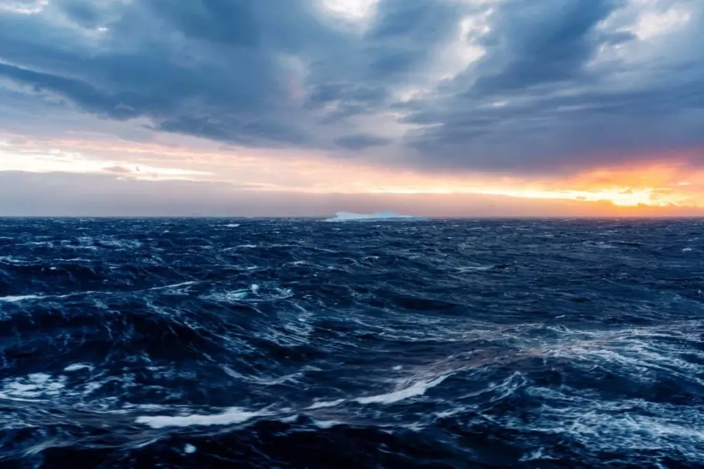 AMOC Collapse: New Model Reveals Potential for Massive Carbon Release Near Antarctica