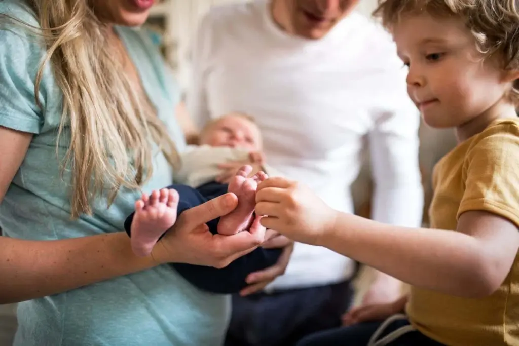 Birth Order's Subtle Influence: Over 150 Health Conditions Linked in Landmark Study