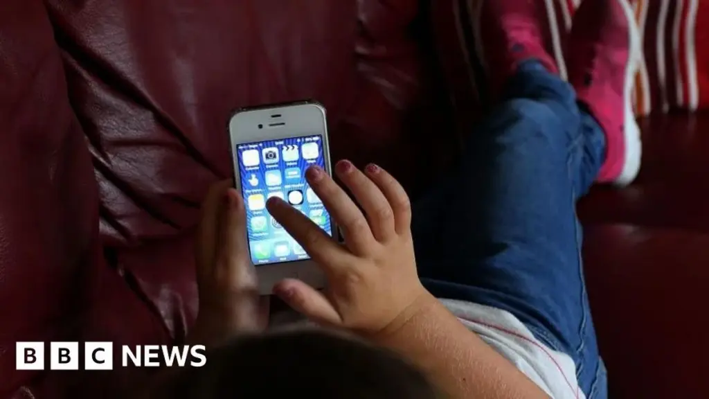 Greece Moves to Bar Under-15s From Social Media Next Year