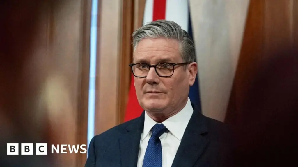 Starmer Navigates Approaching Economic "Storm" with Strategic Restraint